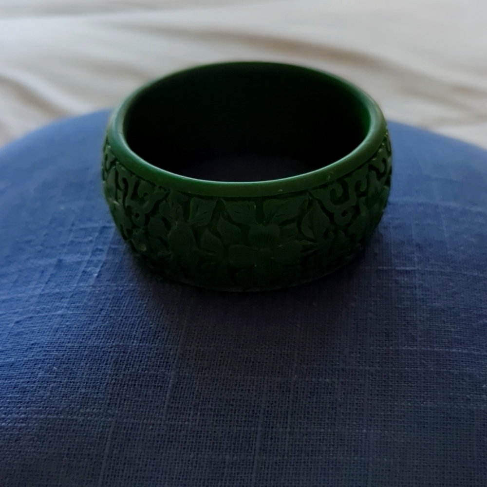 Vintage Forrest Green Faux Carved Asian Floral Cinnabar Bangle Maiden Size